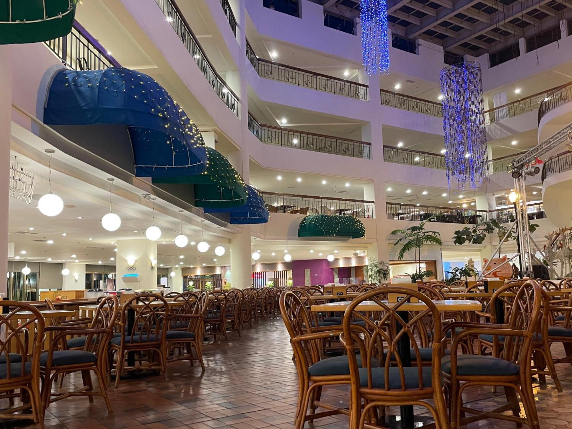 Howard Beach Resort Kenting Esterno foto The interior of the hotel