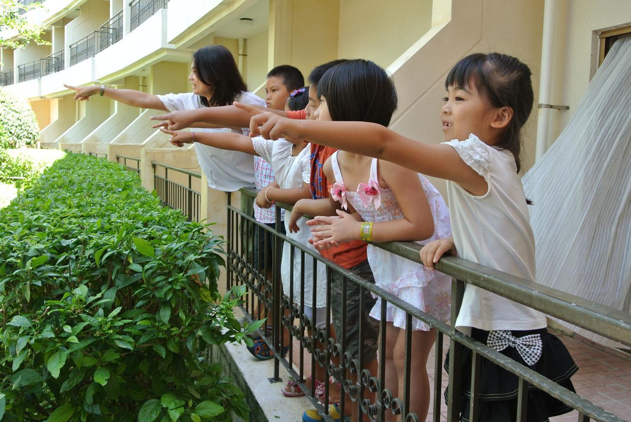 Howard Beach Resort Kenting Esterno foto Thai children