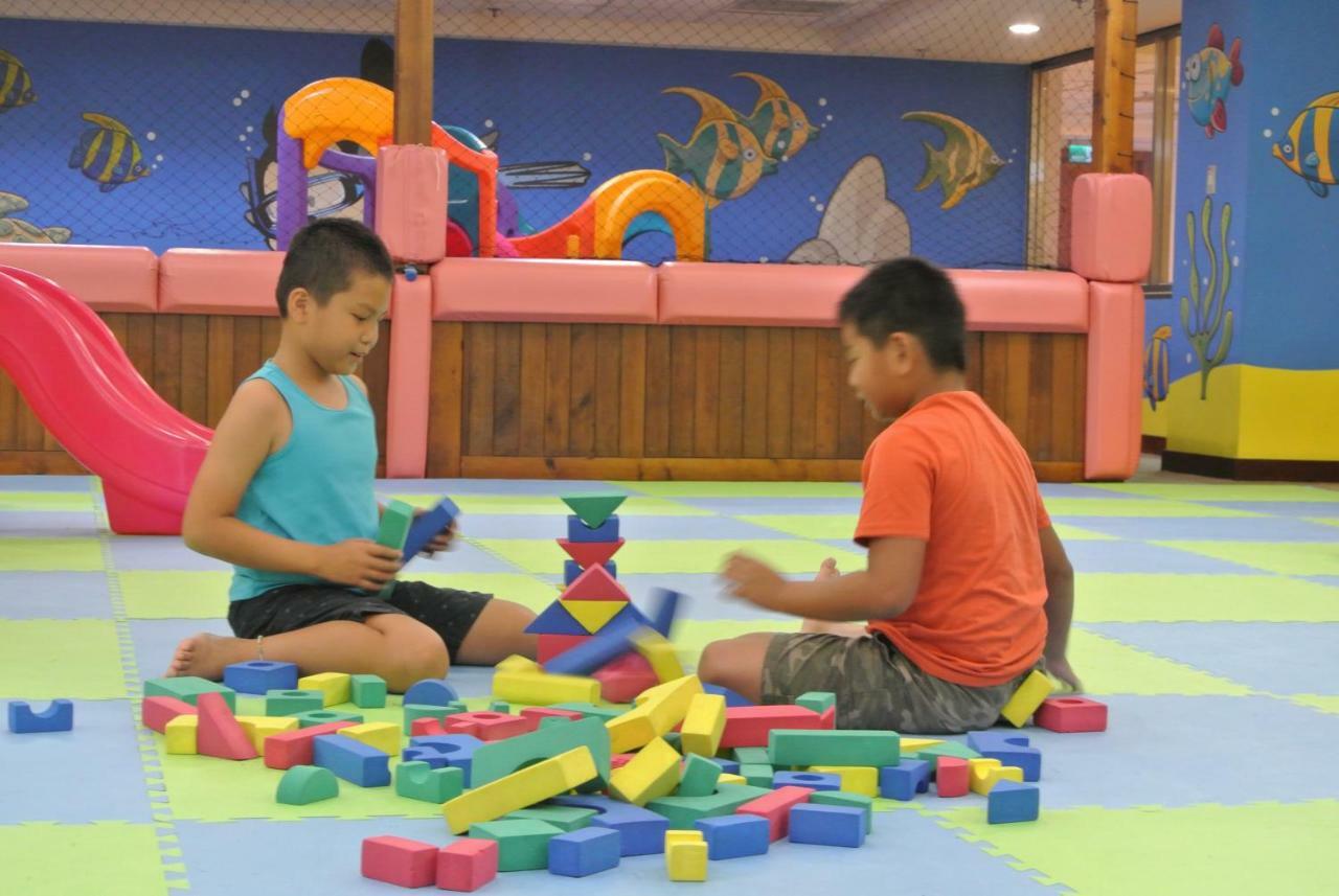 Howard Beach Resort Kenting Esterno foto Children playing with blocks